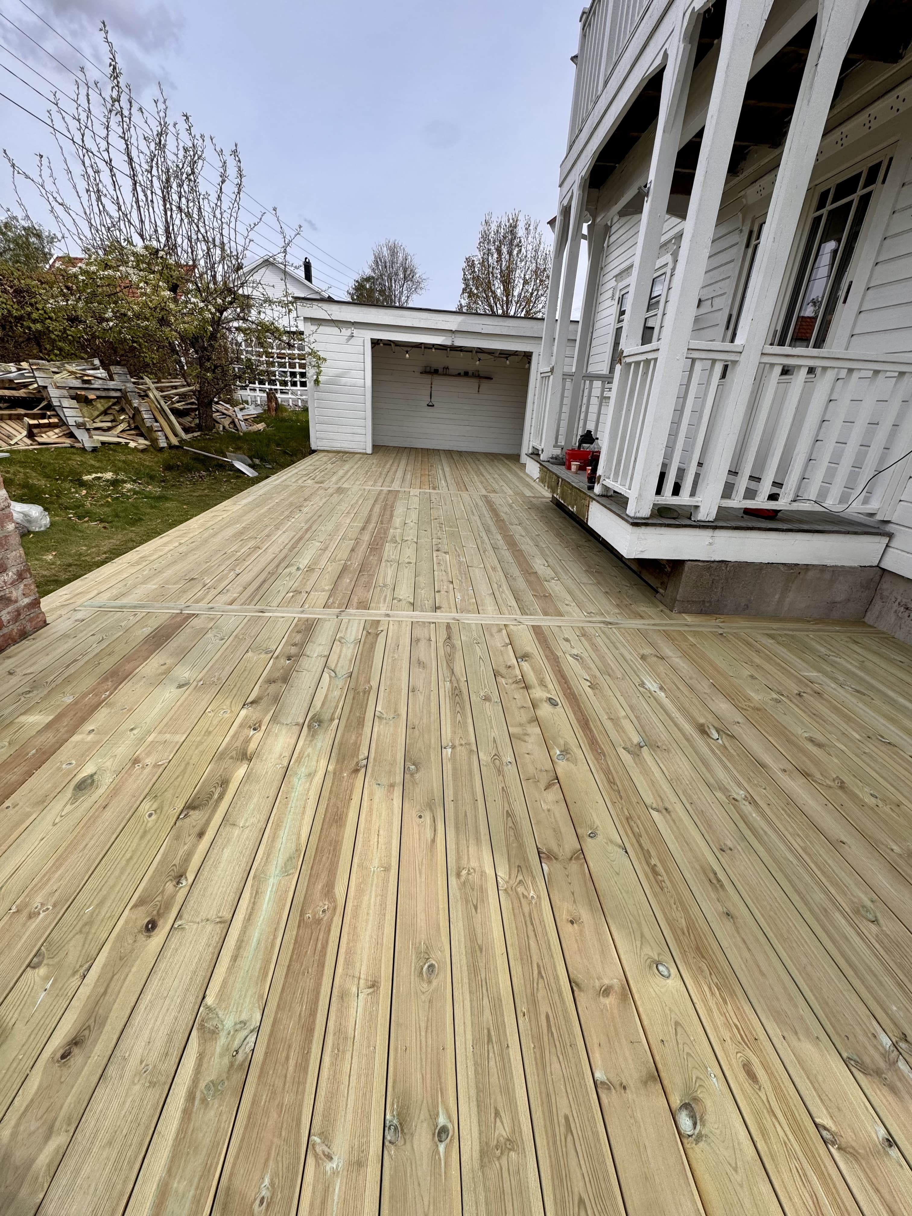 Ny terrasse og utetrapp – bilde 1